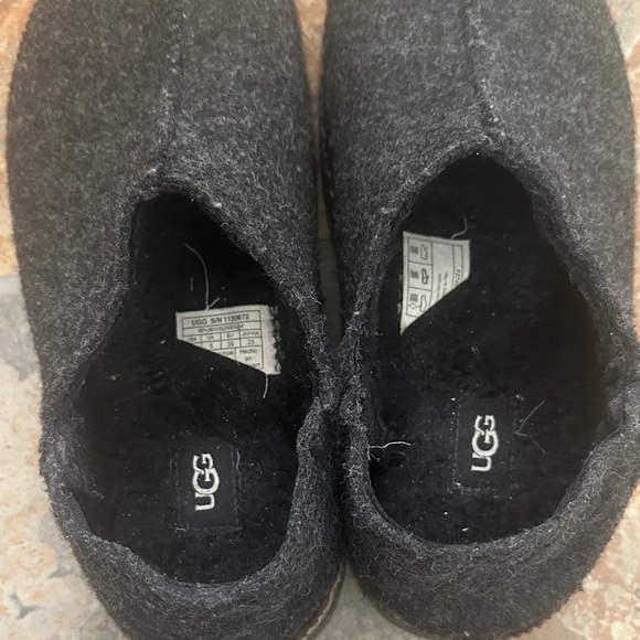 Ugg Refelt Cozy Black Shoes size 8 - Picture 5 of 6